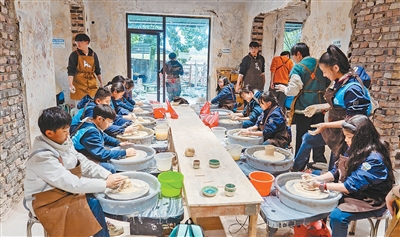 江西景德镇推进文旅深度融合  “以前卖作品，现在卖体验”（奋进“十五五”·一线见闻）